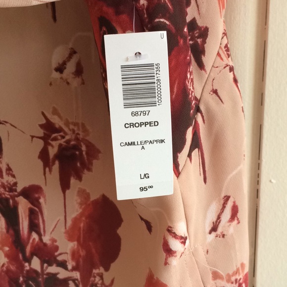 Aritzia | Talula Cropped Floral Blouse - Picture 9 of 10